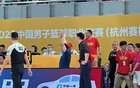广厦主场混乱，老板煽动，球迷冲突，女记者遭踢！